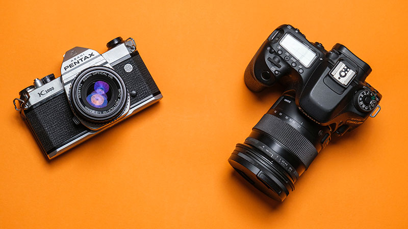 Câmeras Pentax e Canon para fotografia e tecnologia digital. Equipamentos essenciais para entusiasta.